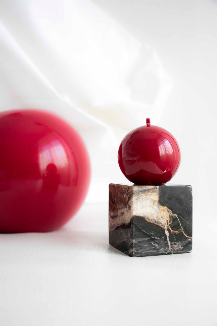 Perfezione nella forma, riflessi di eleganza nelle candele sfera