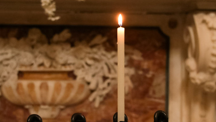 Luce di preghiera: le candele votive come simbolo di devozione